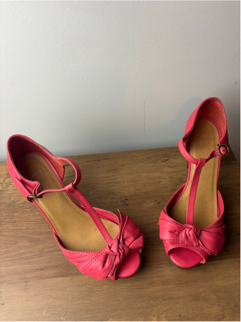 Women's Carvela Pink T-Strap Bow Heels Size 7 euro 37